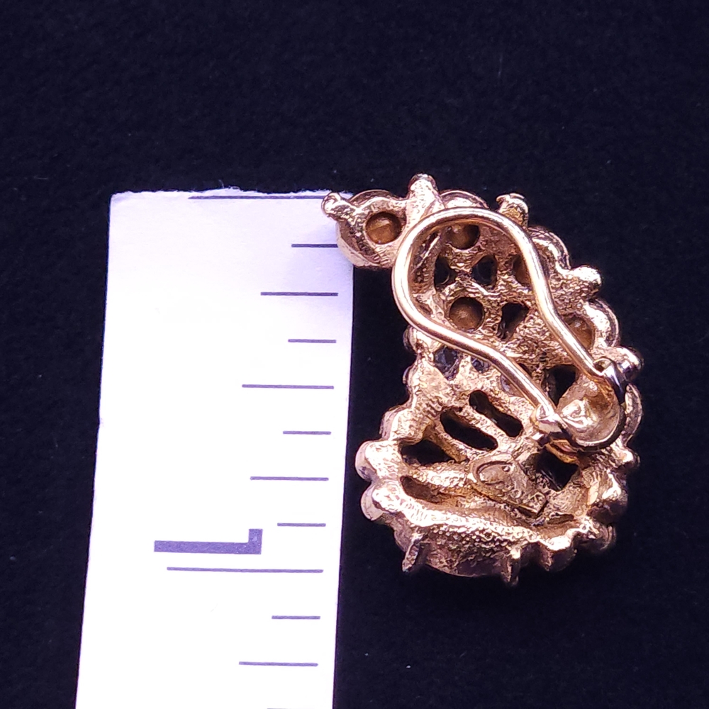 “Vintage Capri Rhinestone Demi Parure – Crescent Brooch & Clip Earrings - Picture 15 of 16